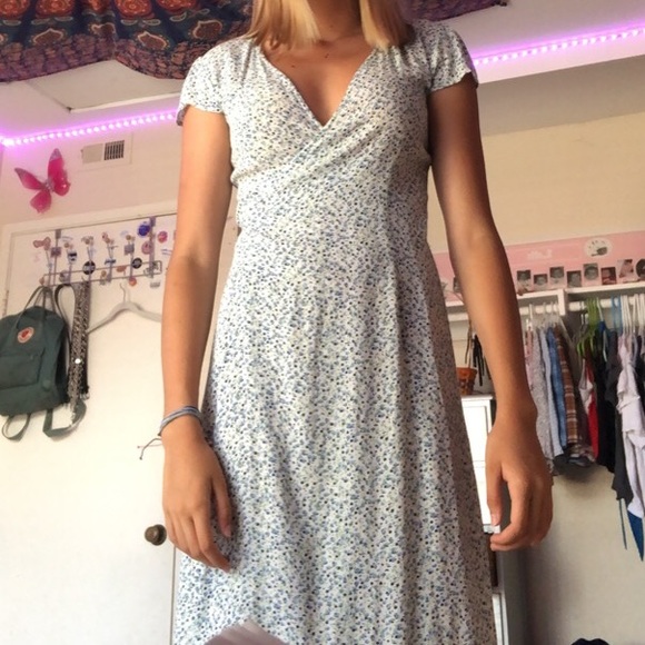 brandy melville wrap dress - Picture 2 of 4
